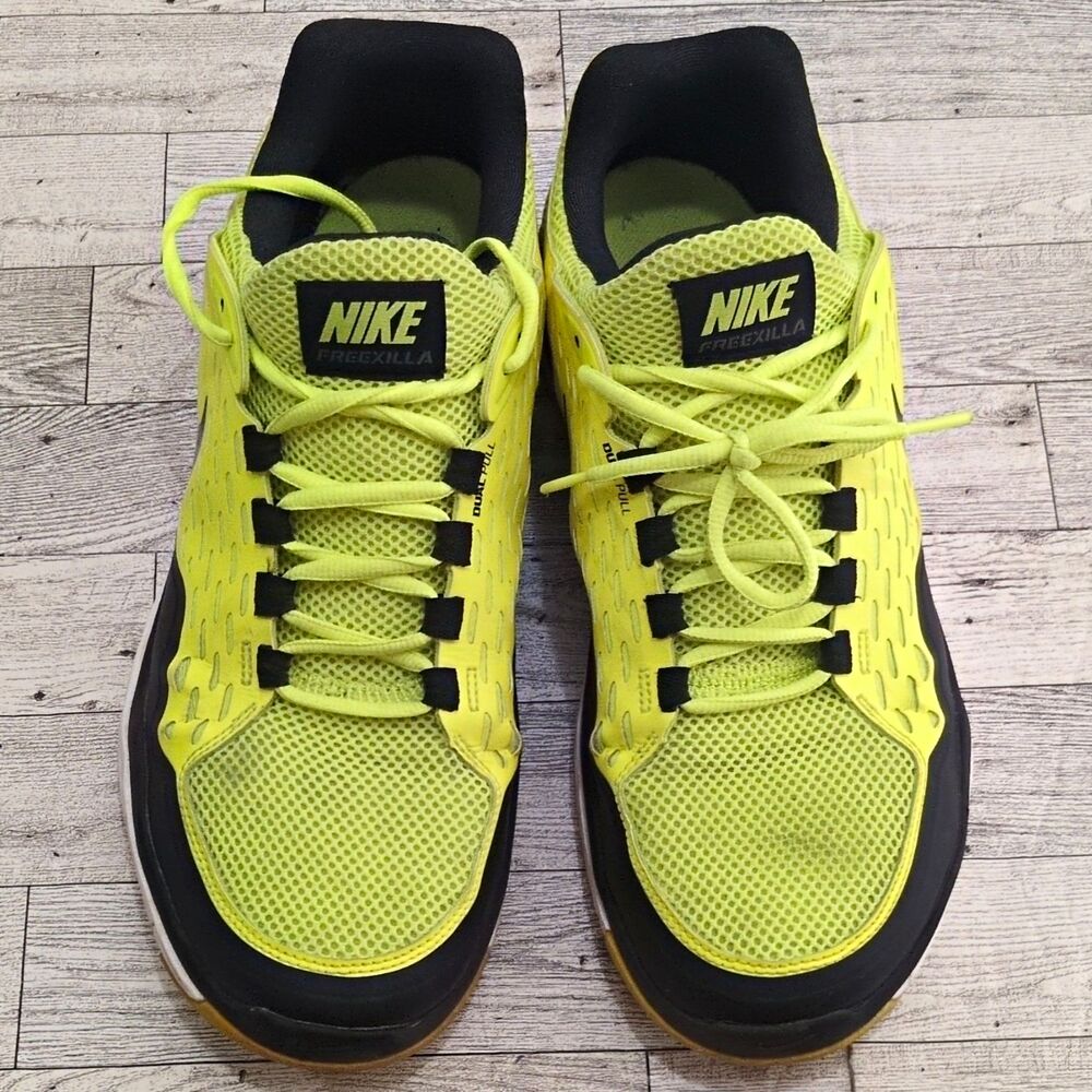 Nike Free Xilla Men’s Low Top Lace-Up Athletic Sneakers Volt/Black Size 12